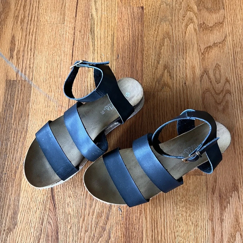 Platform Sandals - Picture 3 of 4